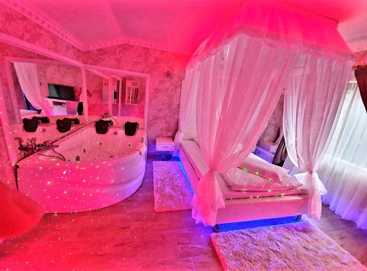 Anadi Boutique Only Adult 2*