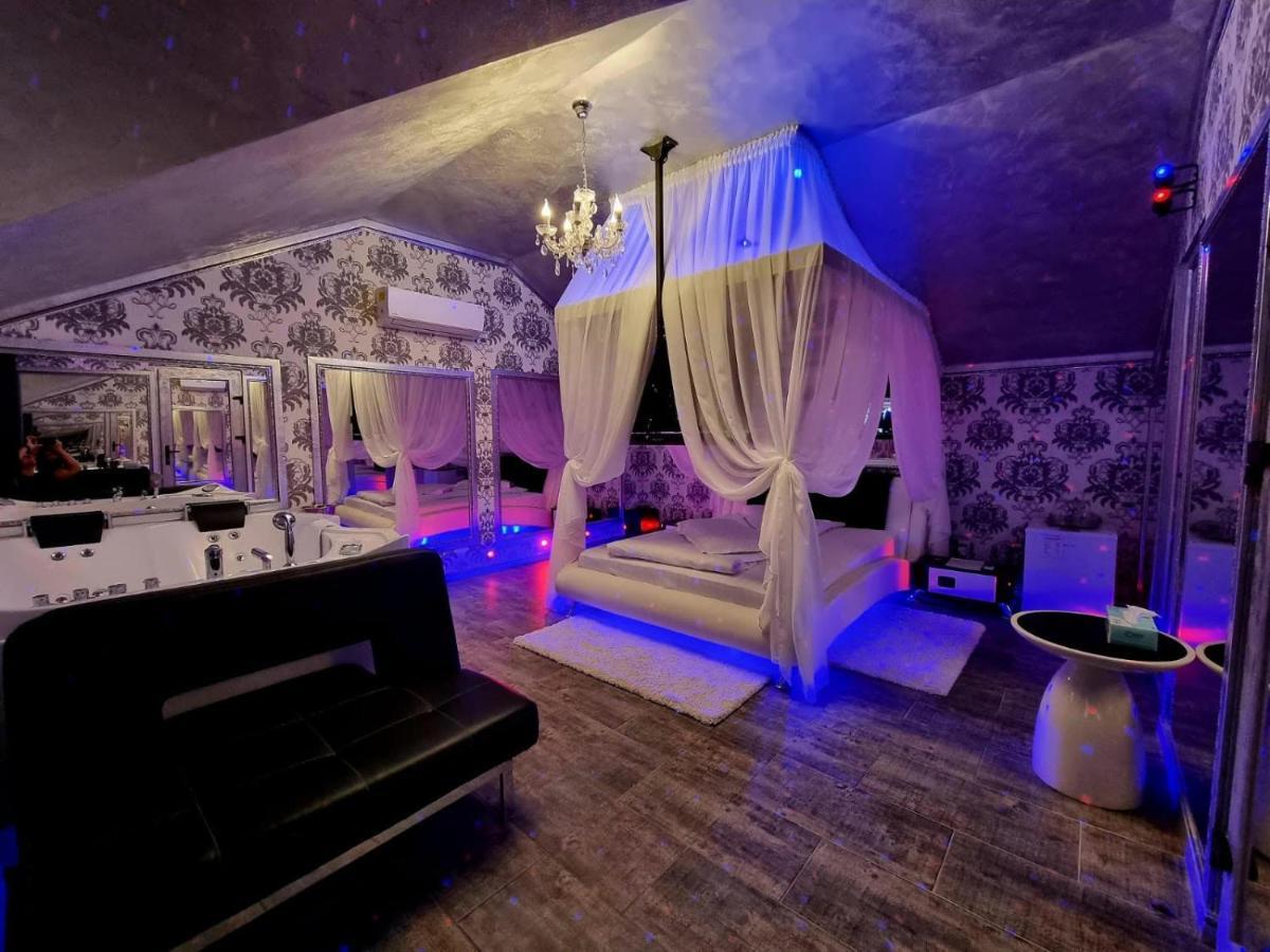 Anadi Boutique Only Adult 2* Braşov